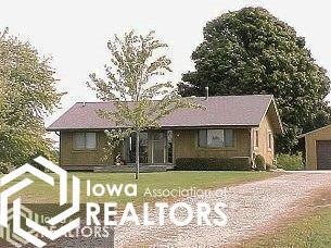 4244 E 5th St S, Newton, IA 50208 - photo 1