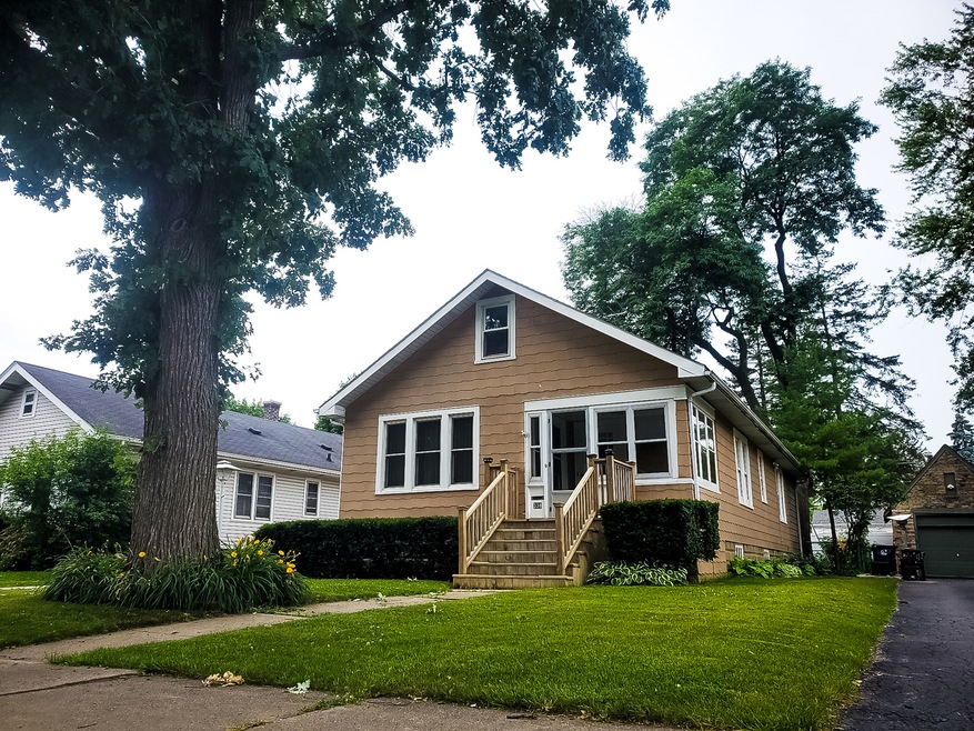 338 Lorraine Ave, Waukegan, IL 60085 - photo 1