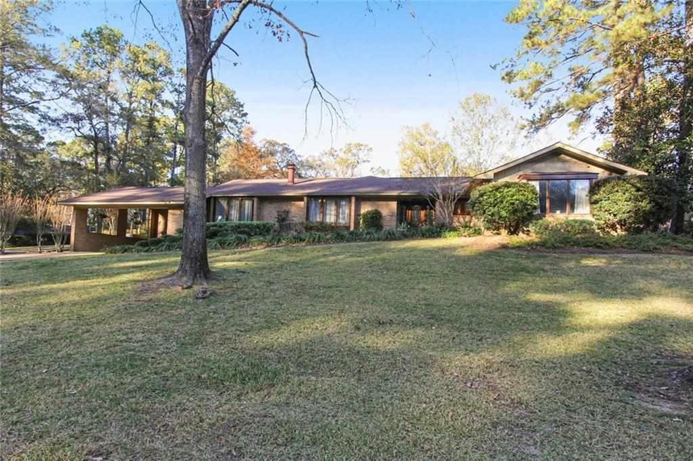 129 Hilltop Dr, Pineville, LA 71360 - photo 1