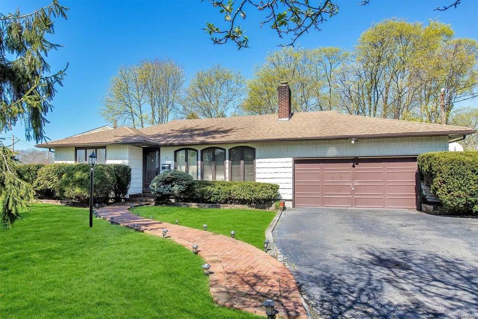 22 Mcconnell Ave, Bayport, NY 11705 - photo 1