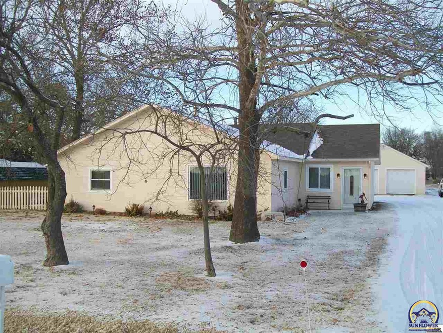1420 NW Silverstone Ln, Topeka, KS 66618 - photo 1
