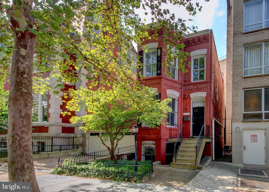 Sold $800,000 • Co-Listing Agent