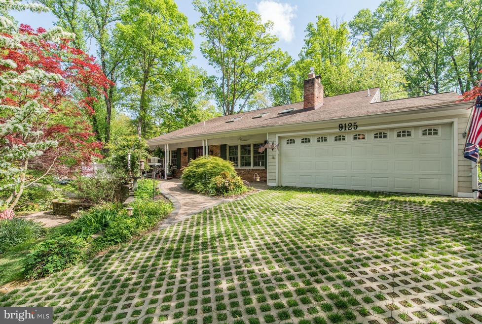 9125 Saint Marks Place, Fairfax, VA 22031 - photo 1