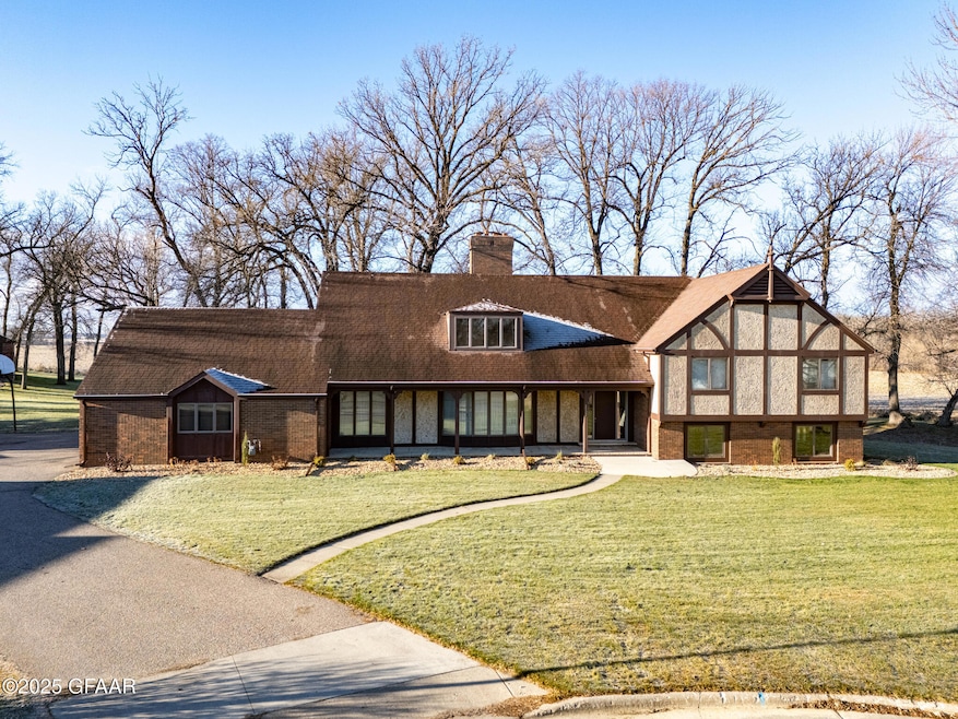 1122 Groveland Ave, Crookston, MN 56716 - photo 1