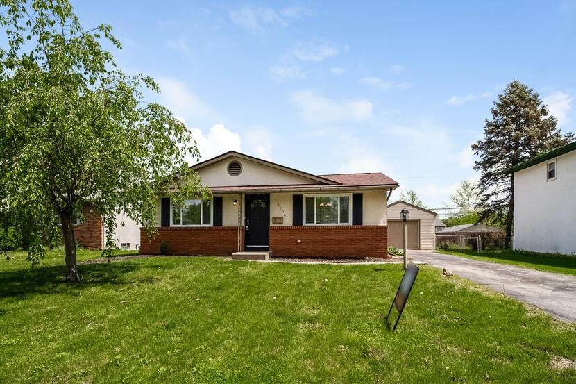 2606 Brownfield Rd, Columbus, OH 43232 - photo 1