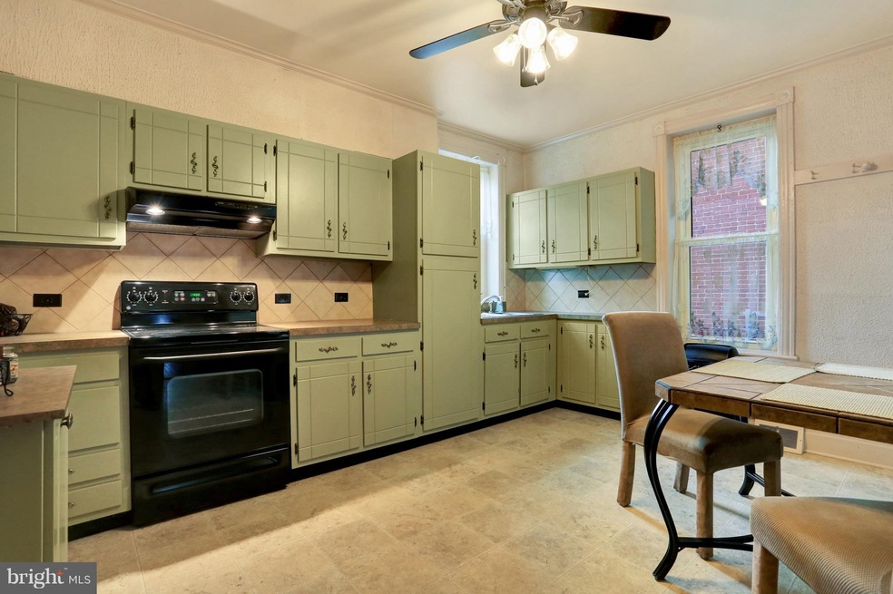 24 W 4th St, Waynesboro, PA 17268 - photo 1