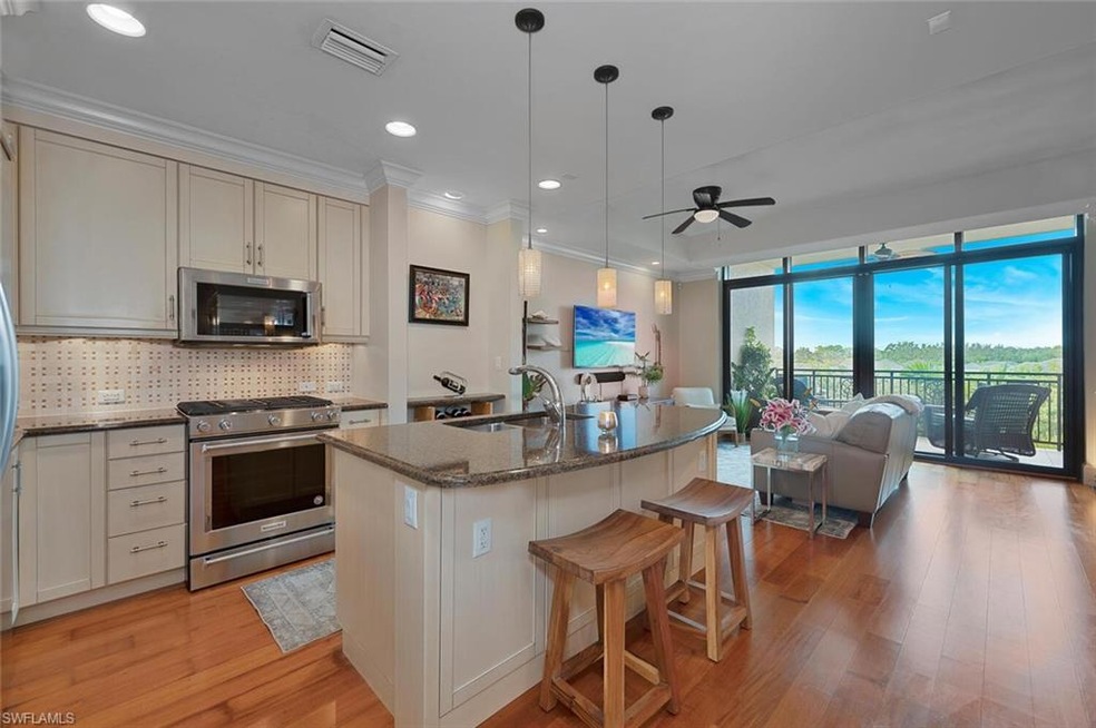 Open Floor Plan w/Lots of Natural Light