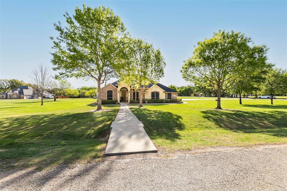 565 Highland Rd, Springtown, TX 76082 - photo 1