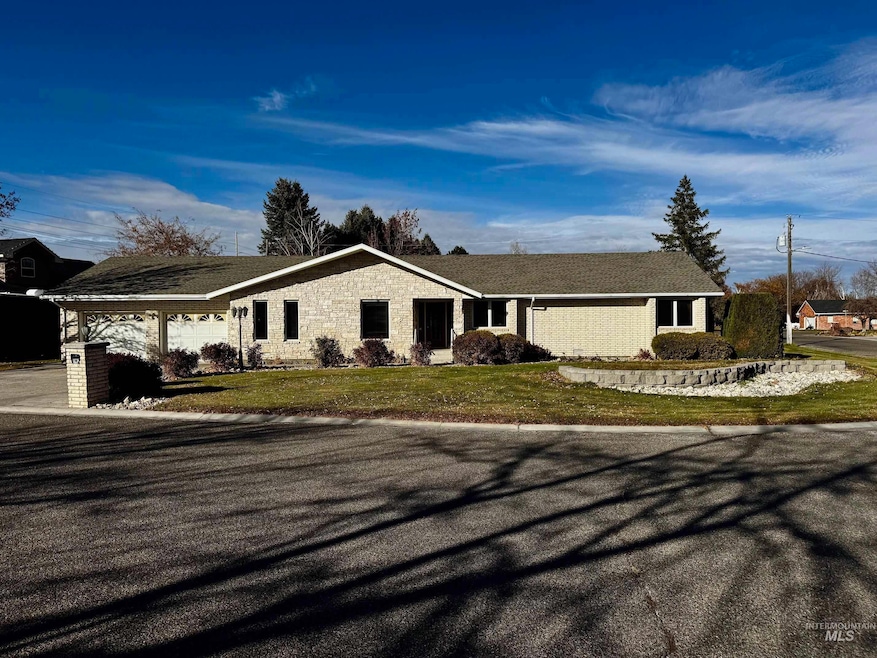 1142 Fairview Ave, Rupert, ID 83350 - photo 1