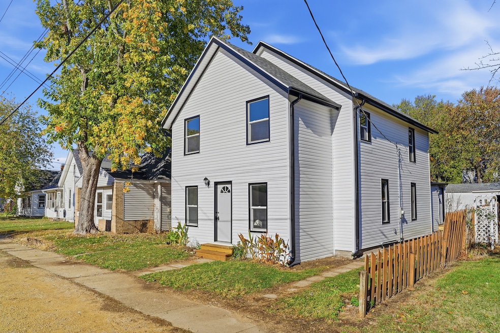 1213 W 4th St, Dixon, IL 61021 - photo 1