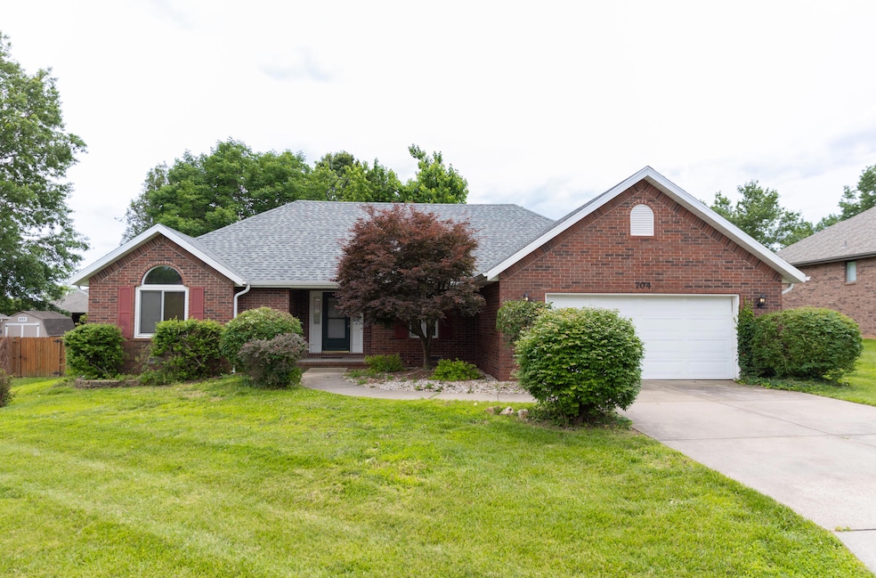 704 Meramec Ln, Nixa, MO 65714 - photo 1