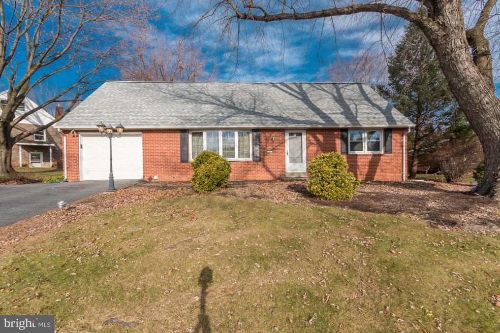 27 Walnut Dr, Ephrata, PA 17522 - photo 1