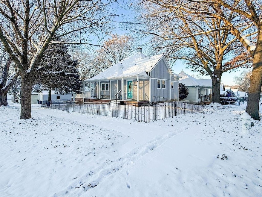 2924 Felix St, Saint Joseph, MO 64501 - photo 1