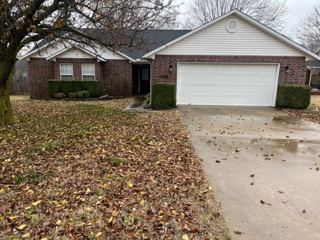 106 S Baggett St, Prairie Grove, AR 72753 - photo 1