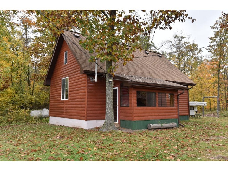 Cozy log sided cabin in Isle!