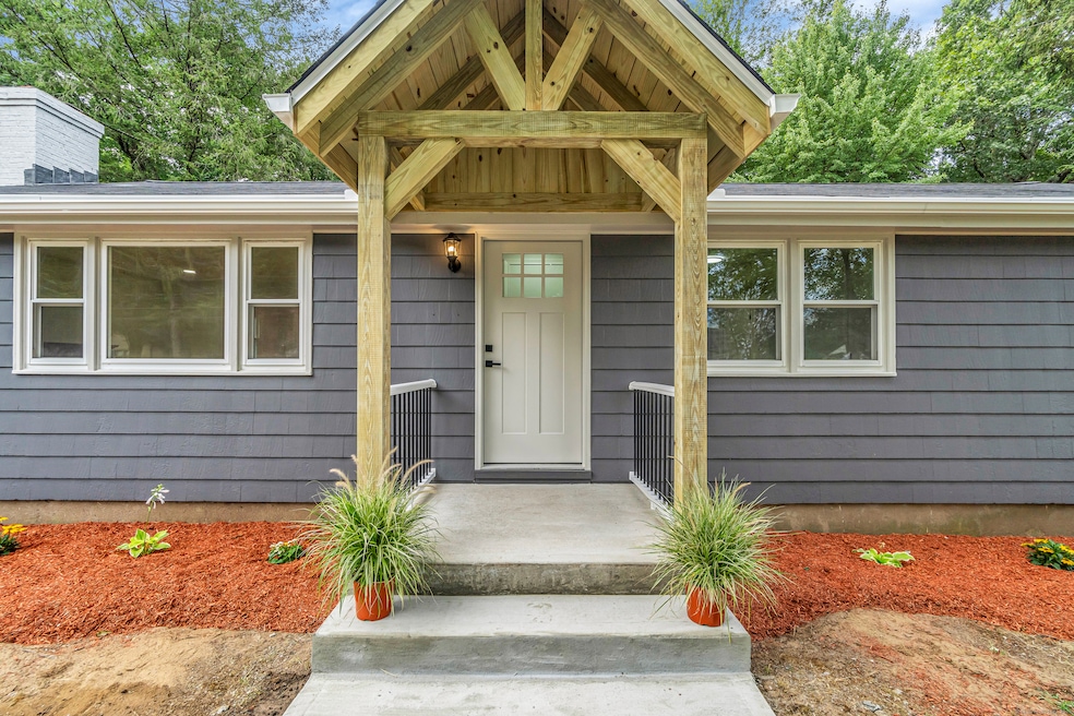 175 E Pershing St, Bloomfield, CT 06002 - photo 1