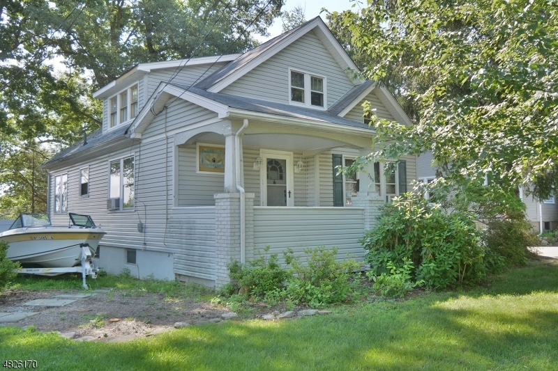 266 Monroe Ave, Wyckoff, NJ 07481 - photo 1