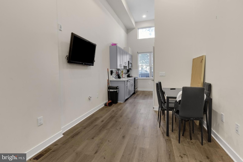 19 S 44th St unit 1, Philadelphia, PA 19104 - photo 1