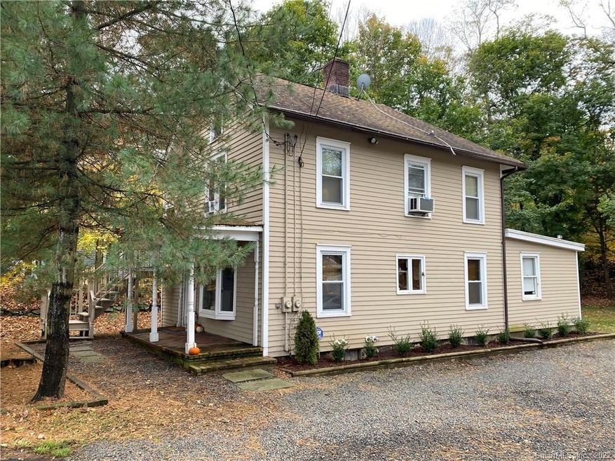 Unique opportunity for in-town living. 2-family om