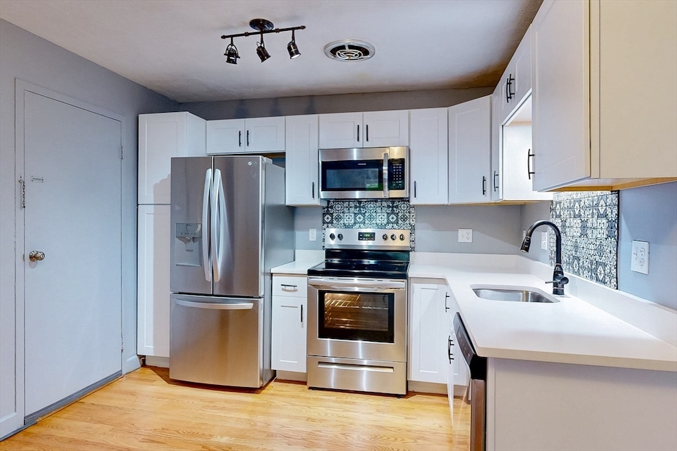 1105 Lexington St unit 7-5, Waltham, MA 02452 - photo 1