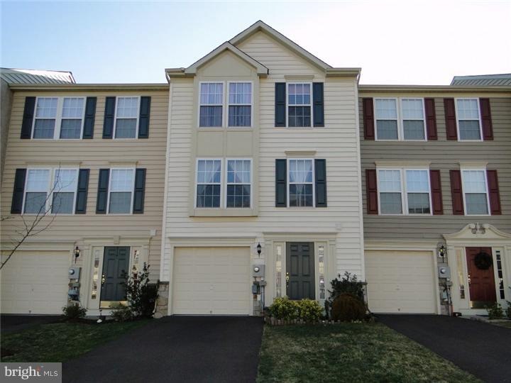 43 N Savanna Dr, Pottstown, PA 19465 - photo 1