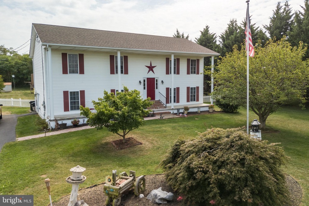 378 Willis Dr, Bunker Hill, WV 25413 - photo 1