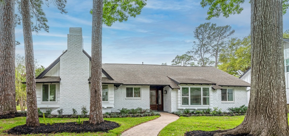 10003 Briar Dr, Houston, TX 77042 - photo 1