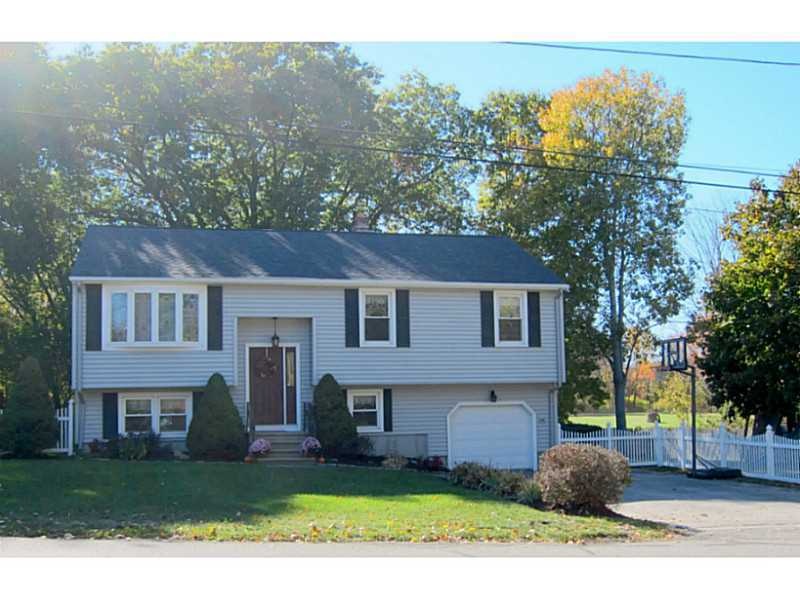 8 Deerfield Dr, Greenville, RI 02828 - photo 1