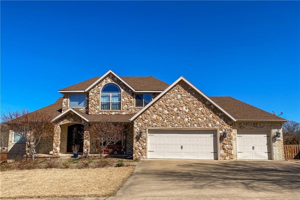 Welcome Home!
Gorgeous curb appeal and stone work!