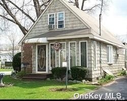 34 Tuxedo Ave, New Hyde Park, NY 11040 - photo 1