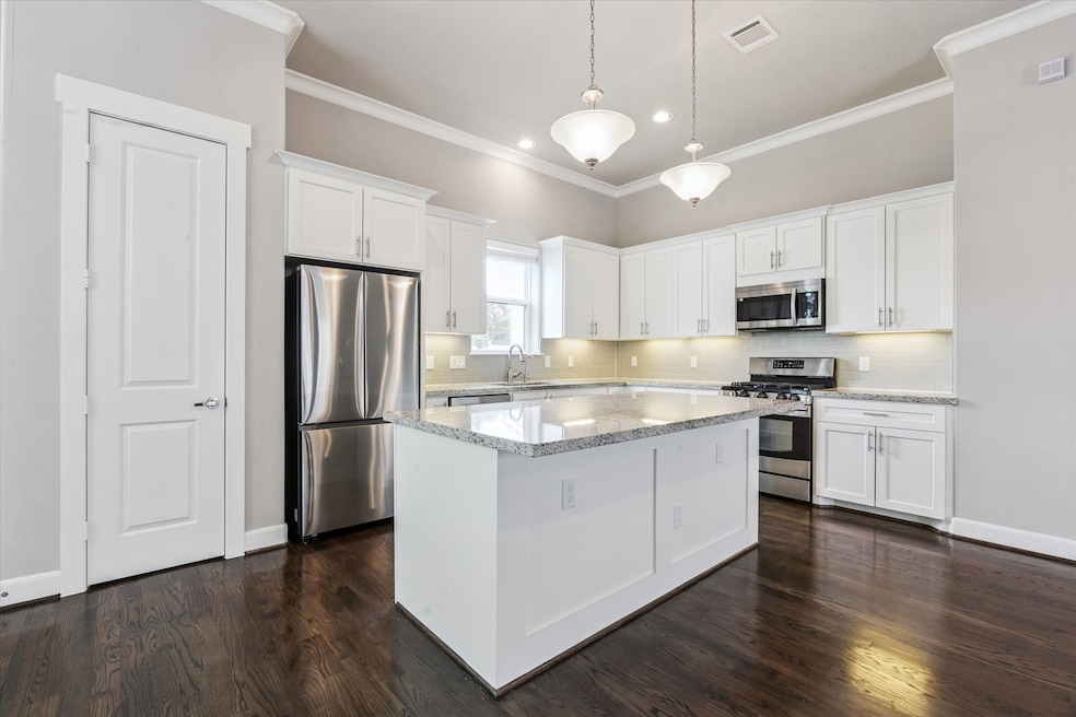 812 Fisher St unit H, Houston, TX 77018 - photo 1