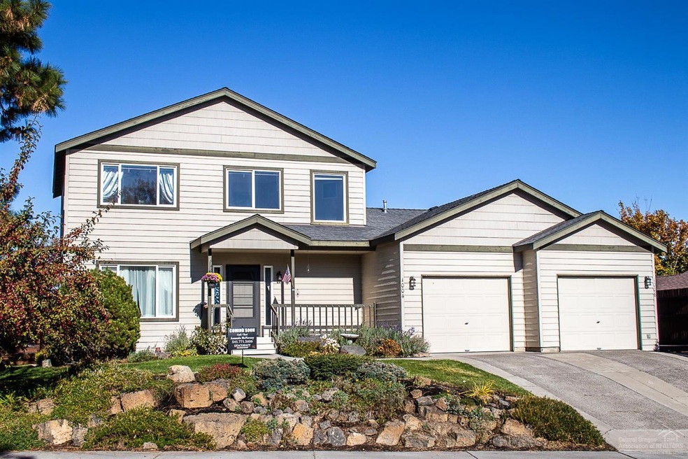 1004 NE Ross Rd, Bend, OR 97701 - photo 1