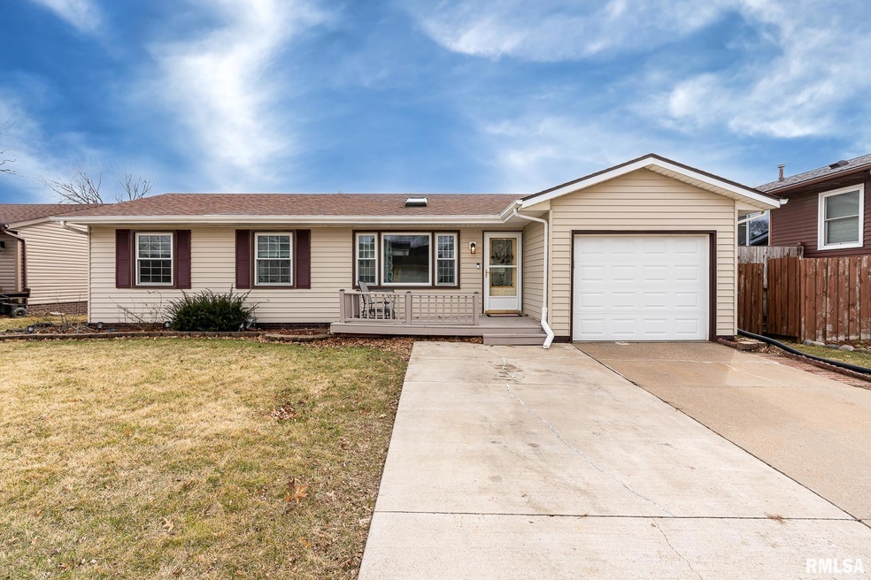 2431 W 60th St, Davenport, IA 52806 - photo 1