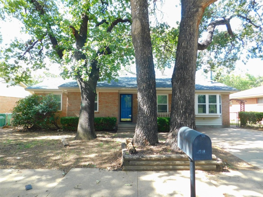 1918 Mercedes Rd, Denton, TX 76205 - photo 1