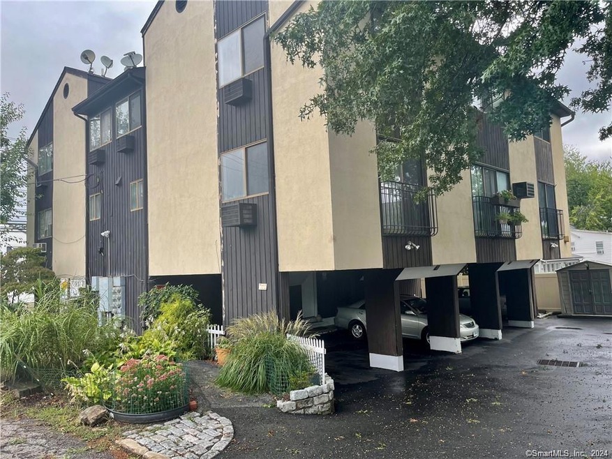 235 Cove Rd unit 1, Stamford, CT 06902 - photo 1