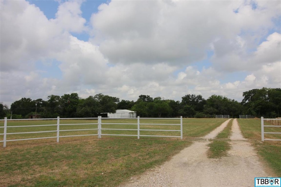 725 Elesha Ln, Eddy, TX 76524 - photo 1