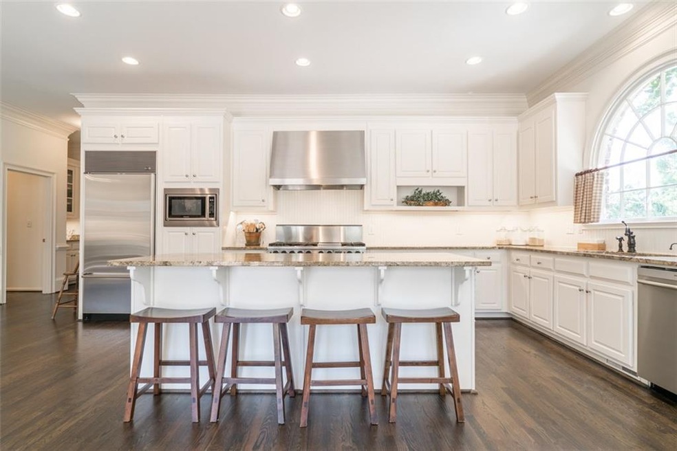 Love this white kitchen! Notice the dark stained h
