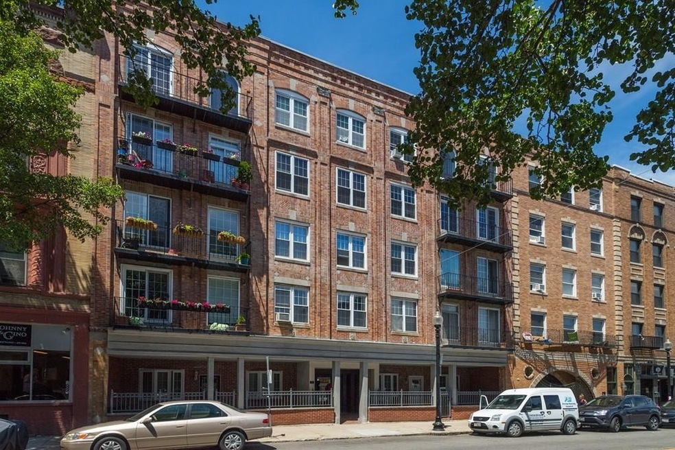 440 Hanover St unit 3D, Boston, MA 02113 - photo 1