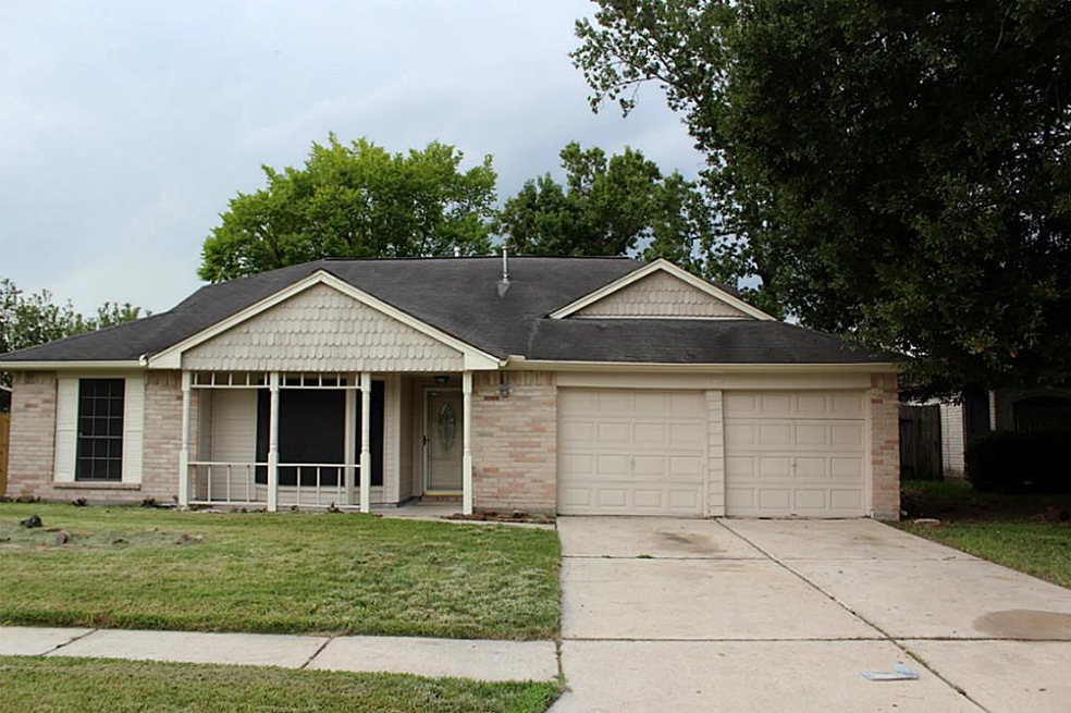 10903 Thorncliff Dr, Humble, TX 77396 - photo 1