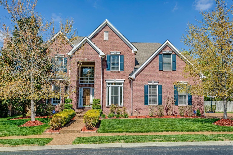 Welcome Home! Close to grocery, drug store, school day care, ball fields, & downtown Franklin. Great Location!!