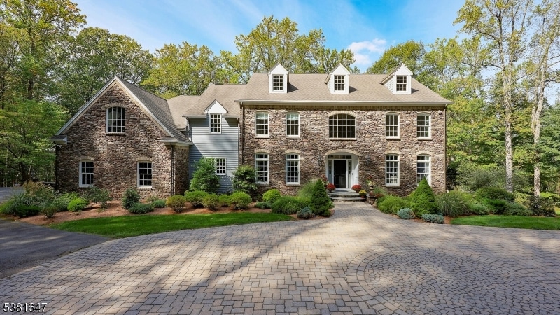 Pending $1,750,000 • Co-Listing Agent
