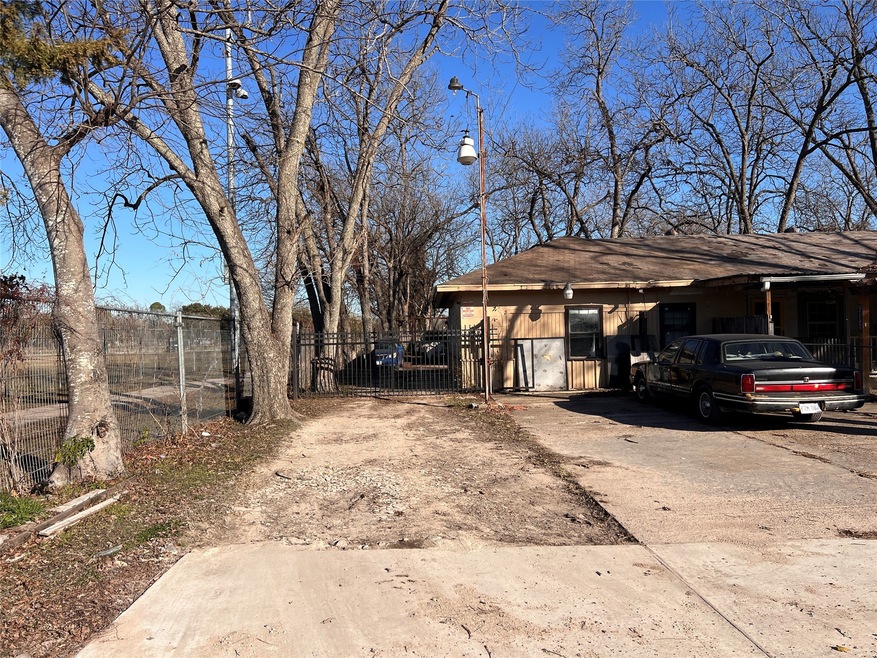 205 Heaney Dr, Houston, TX 77076 - photo 1