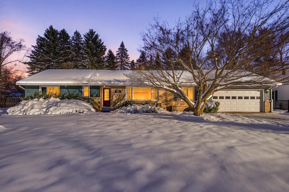Pending $319,900 • Co-Listing Agent