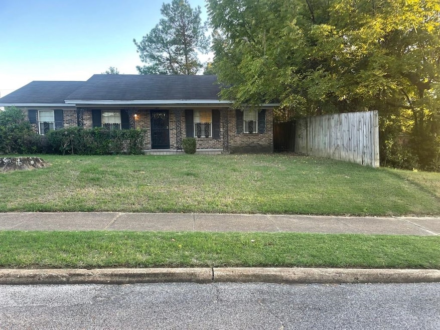 View of front of house featuring a front lawn