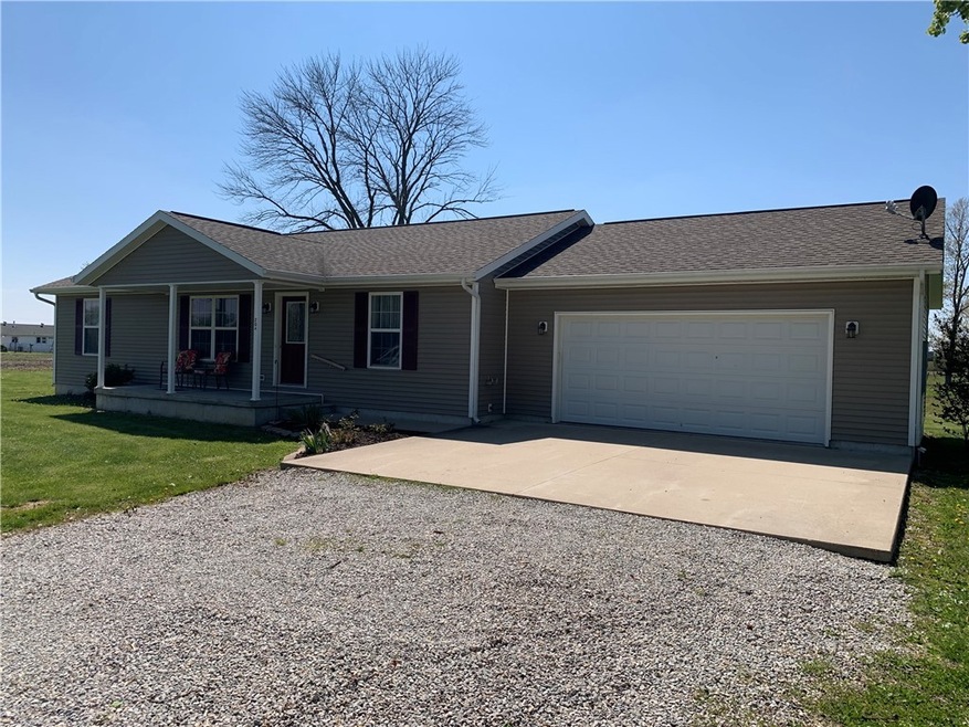 204 S Bland St, Shumway, IL 62461 - photo 1
