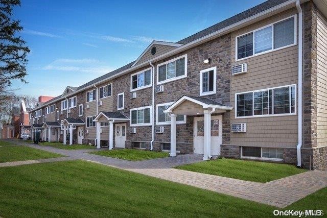 146 Covert Ave unit L2, Stewart Manor, NY 11530 - photo 1