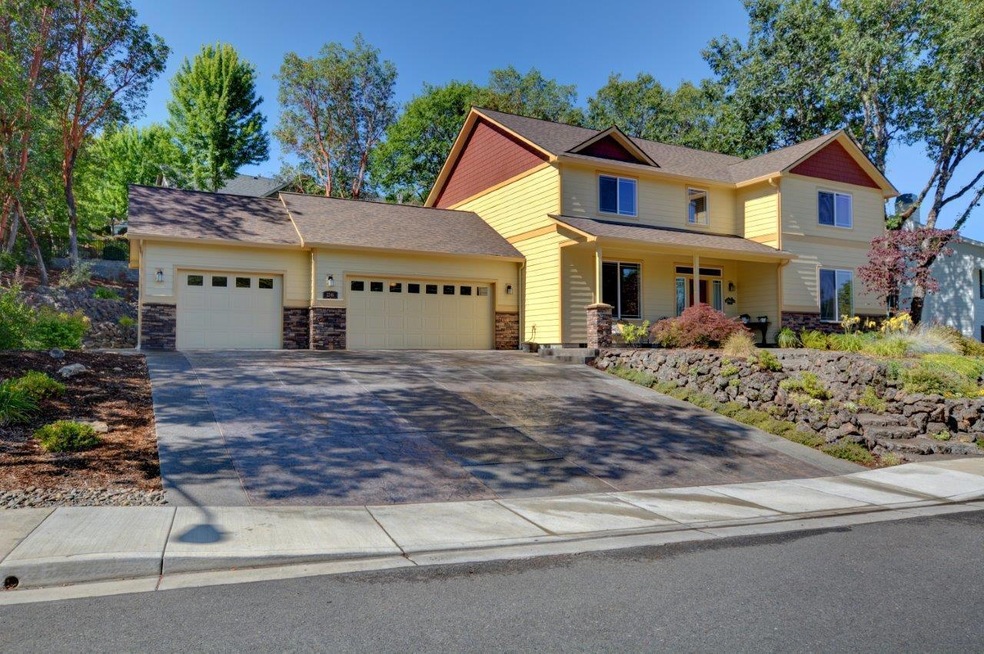 2246 Haviland Dr, Grants Pass, OR 97527 - photo 1