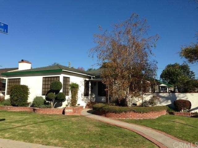 Great curb appeal - very welcoming facade - corner