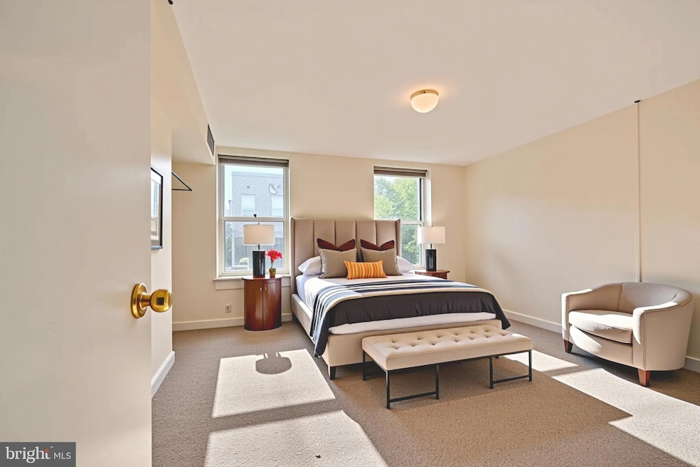 229 S Ann St unit . B, Baltimore, MD 21231 - photo 1