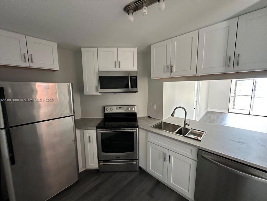 855 NE 209th St unit 10334, Miami, FL 33179 - photo 1